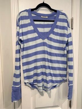 NWOT Free People We The Free Size M Blue Cream Striped Thermal Knit V Neck Top